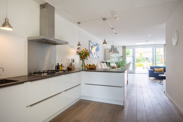 Foto 17 van Helmbloemlaan 9