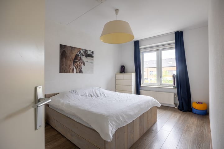 Foto 18 van Helmbloemlaan 9