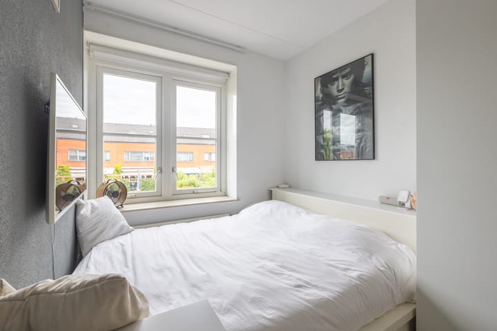 Foto 19 van Helmbloemlaan 9