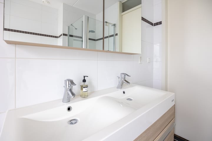 Foto 21 van Helmbloemlaan 9