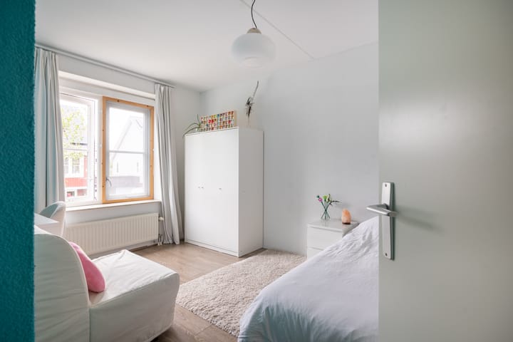 Foto 24 van Helmbloemlaan 9