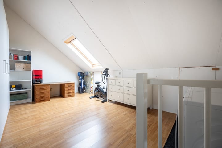 Foto 27 van Helmbloemlaan 9