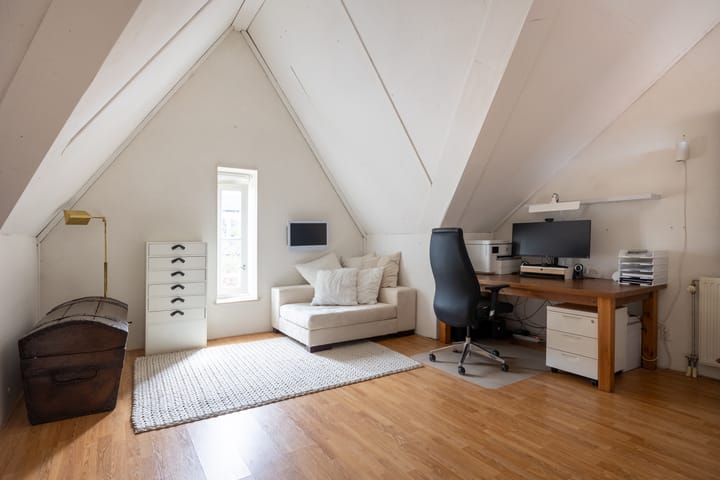 Foto 28 van Helmbloemlaan 9