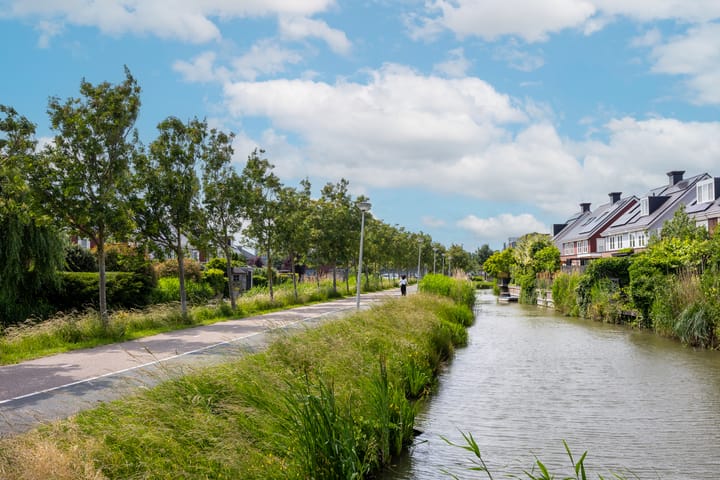 Foto 34 van Helmbloemlaan 9