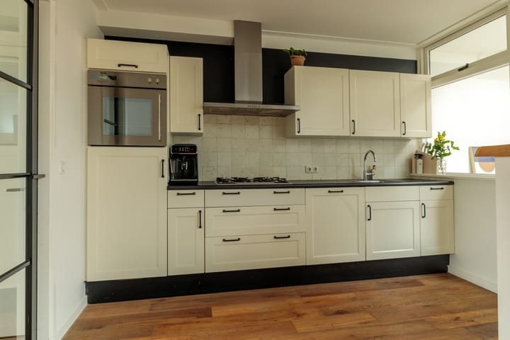 Foto 8 van Burg G H Mulierstraat 10