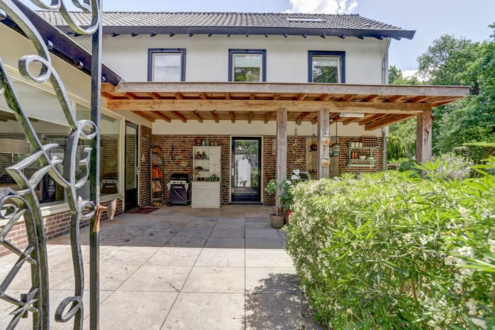 Foto 36 van Burgemeester van Besouwlaan 1