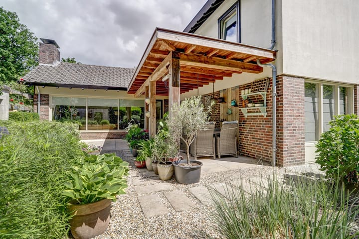 Foto 37 van Burgemeester van Besouwlaan 1