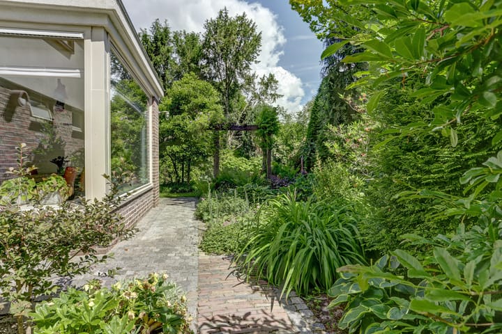 Foto 41 van Burgemeester van Besouwlaan 1