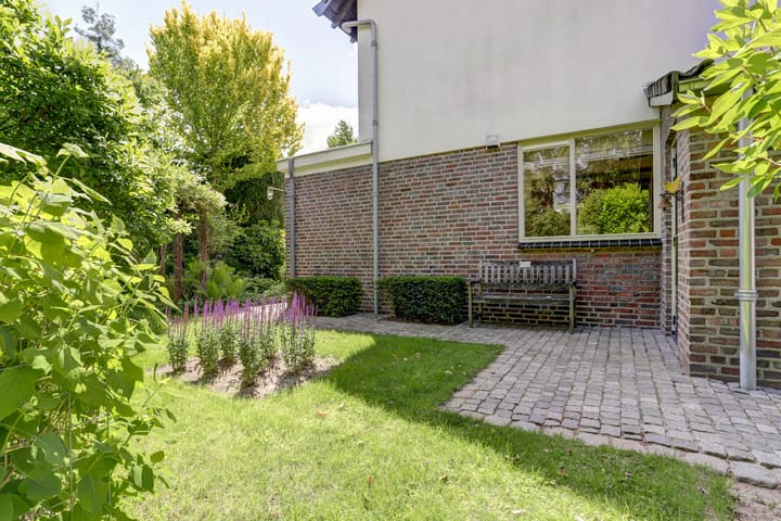 Foto 42 van Burgemeester van Besouwlaan 1