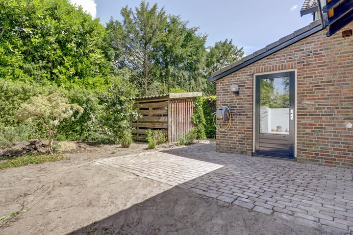 Foto 43 van Burgemeester van Besouwlaan 1