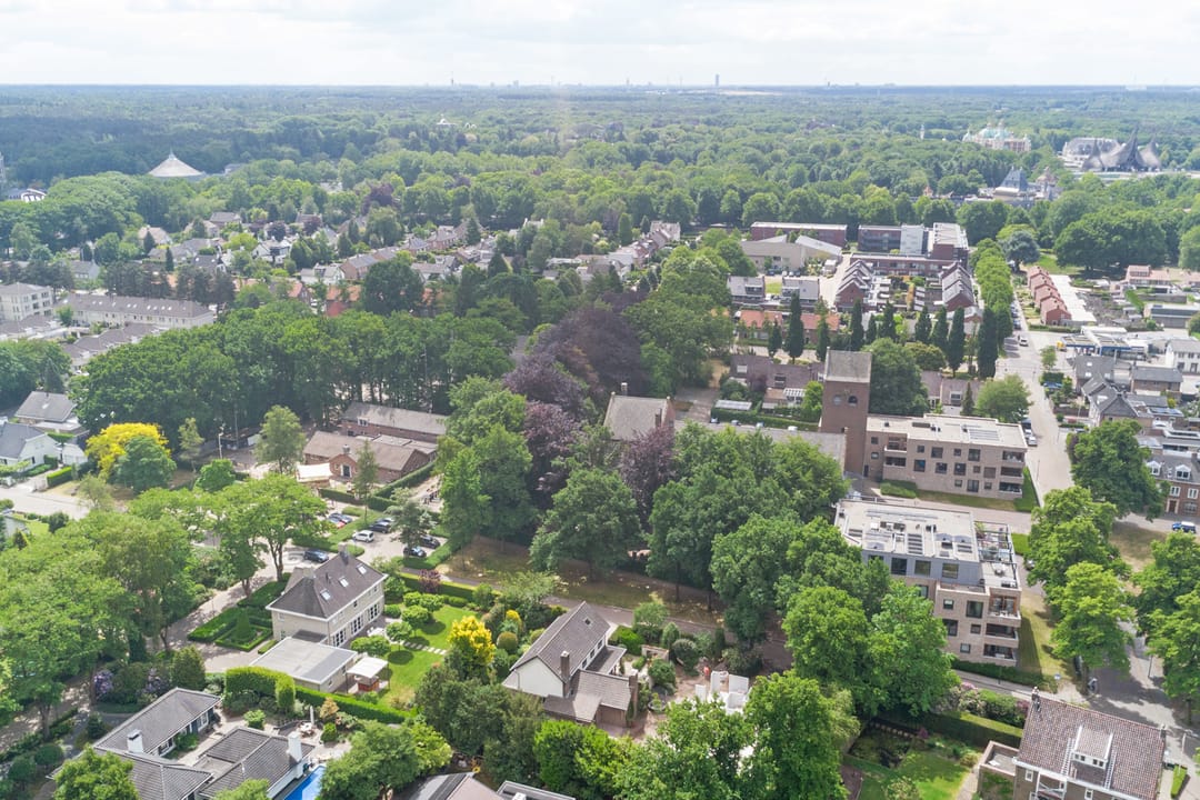 Foto 46 van Burgemeester van Besouwlaan 1