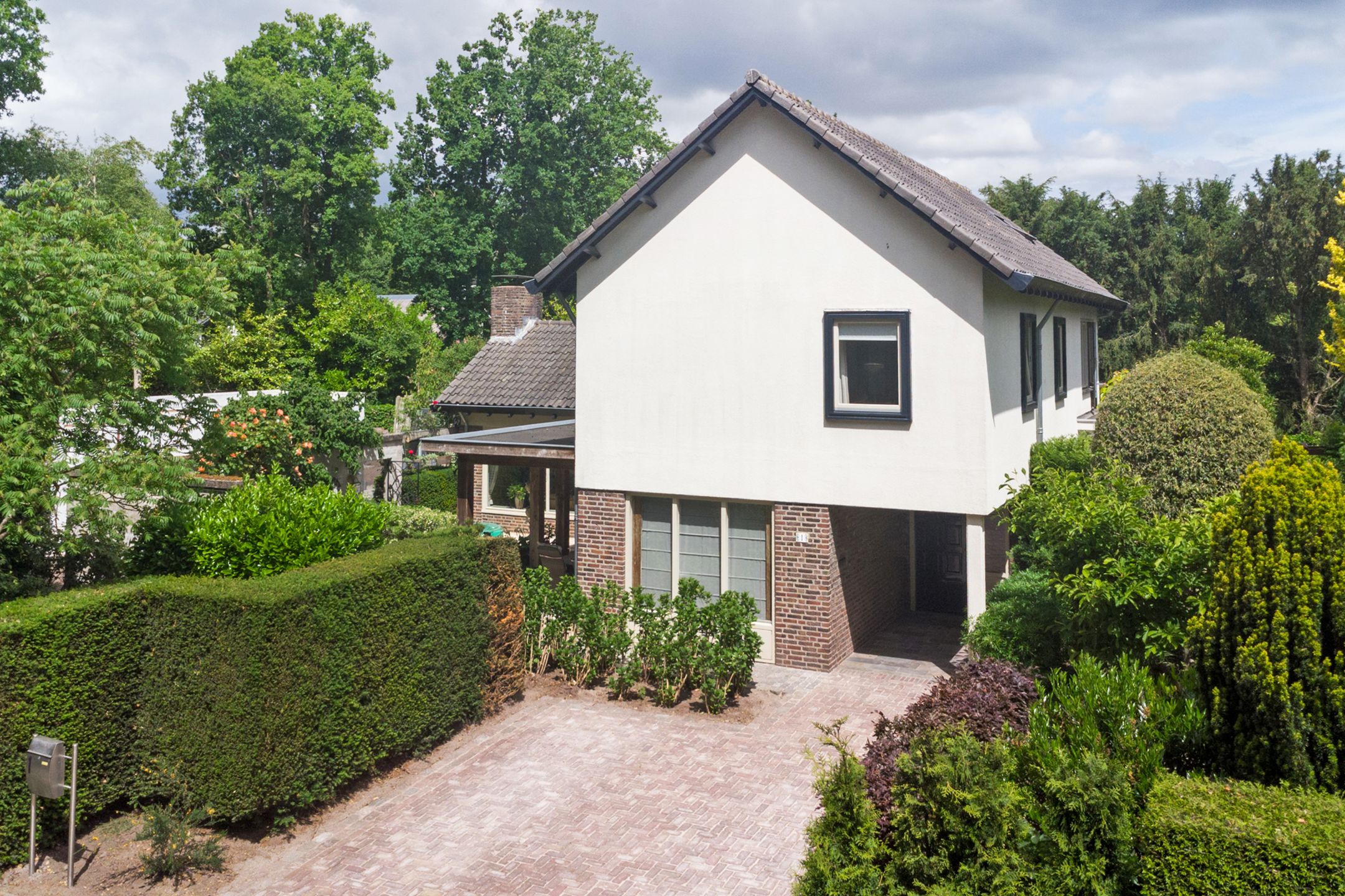 Foto 48 van Burgemeester van Besouwlaan 1