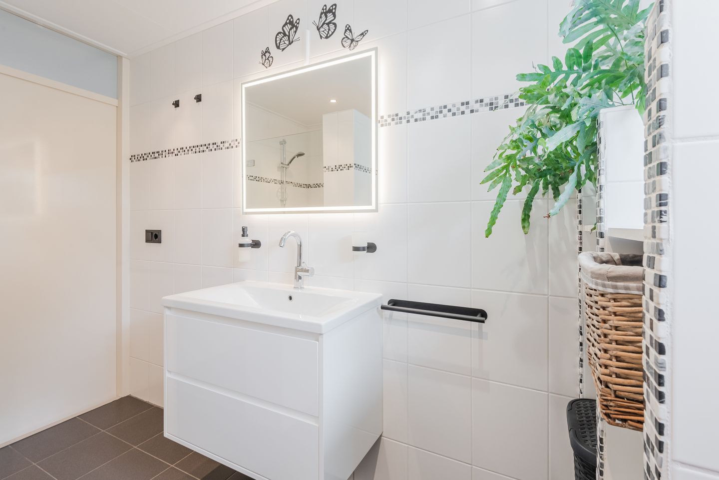 Photo 25 of Richard Burtonstraat 18