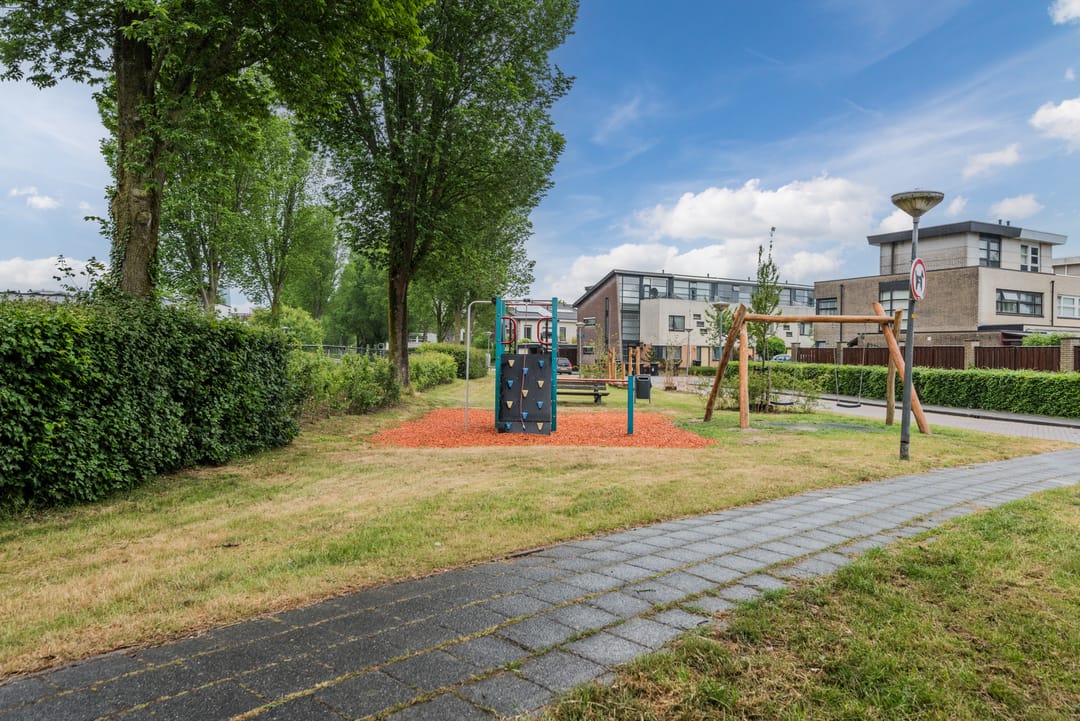 Photo 38 of Richard Burtonstraat 18