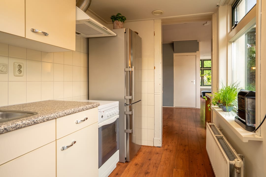 Photo 11 of Surinamestraat 32