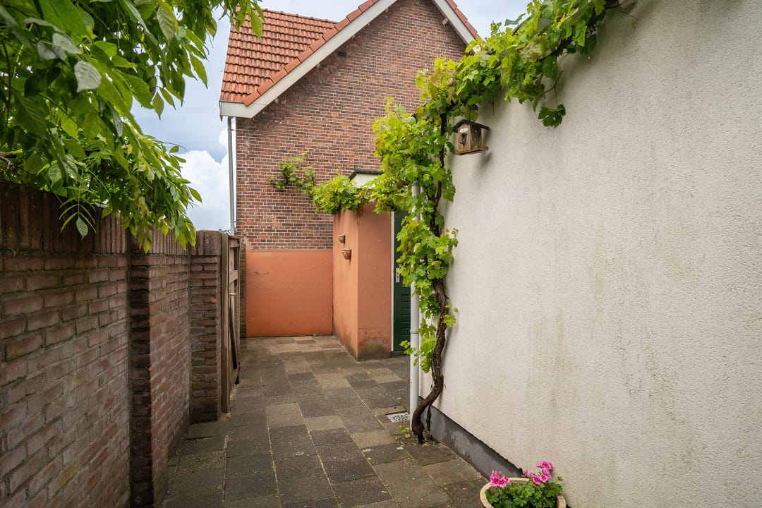 Photo 22 of Surinamestraat 32