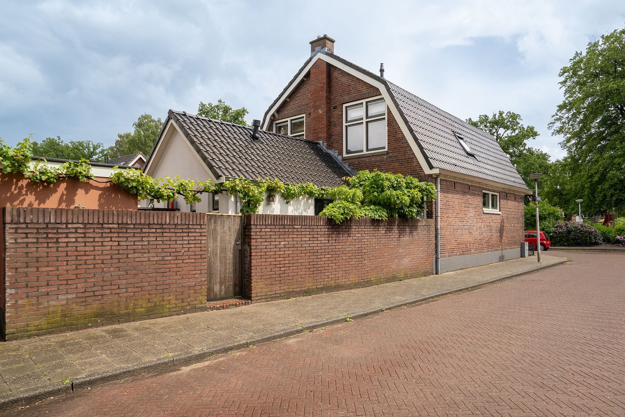 Photo 24 of Surinamestraat 32