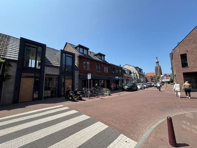 View photo 2 of Gelderstraat 36