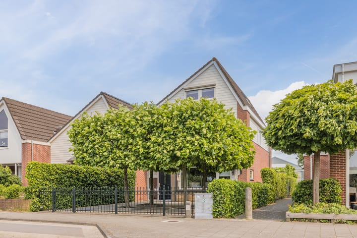 Foto 49 van Camphuijsenstraat 17