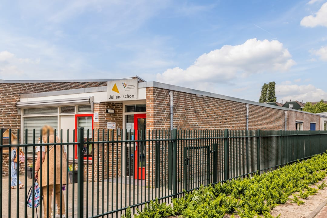 Foto 52 van Camphuijsenstraat 17