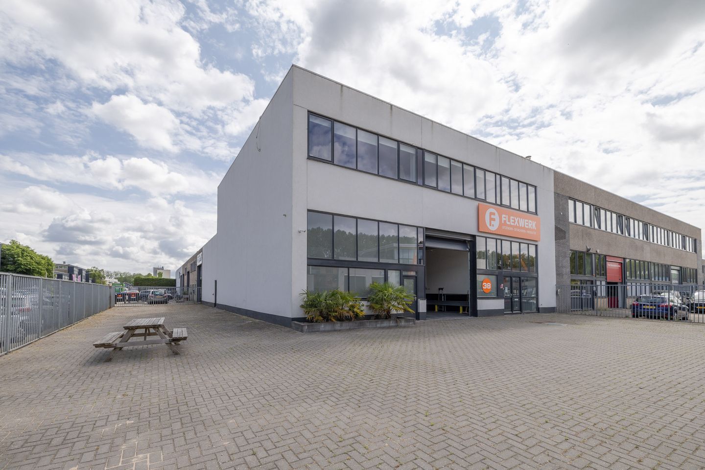 Bekijk foto 4 van Flevolaan 38