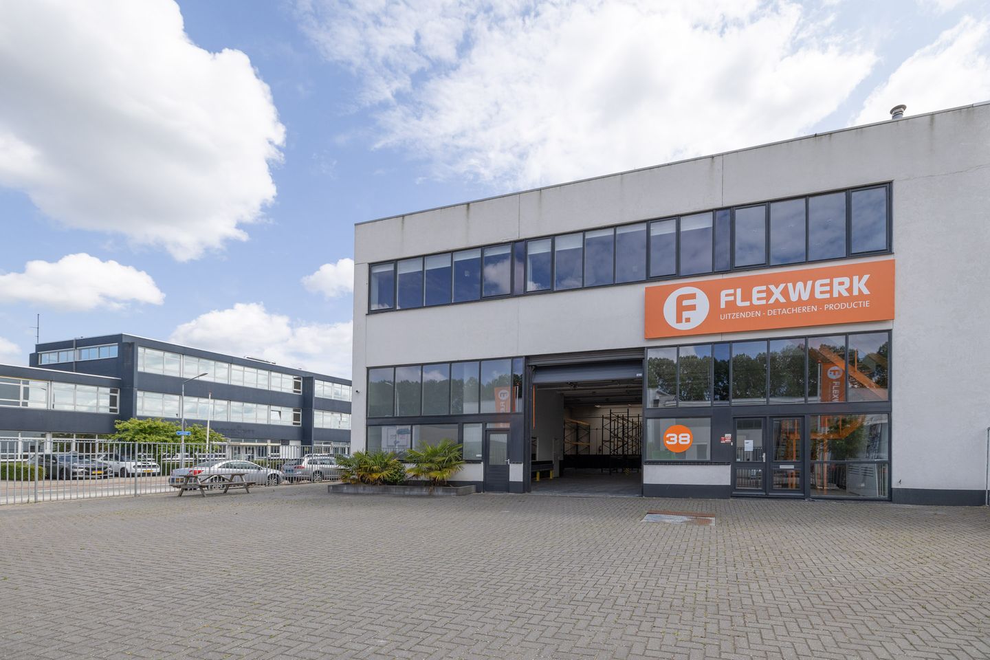 View photo 5 of Flevolaan 38