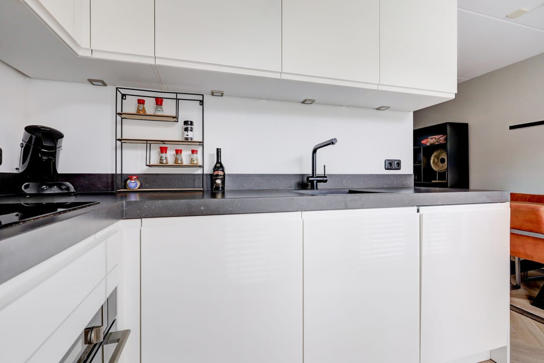 Photo 8 of Suriestraat 44