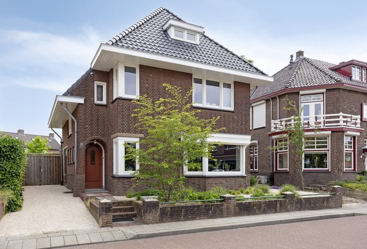 Emmastraat 28
