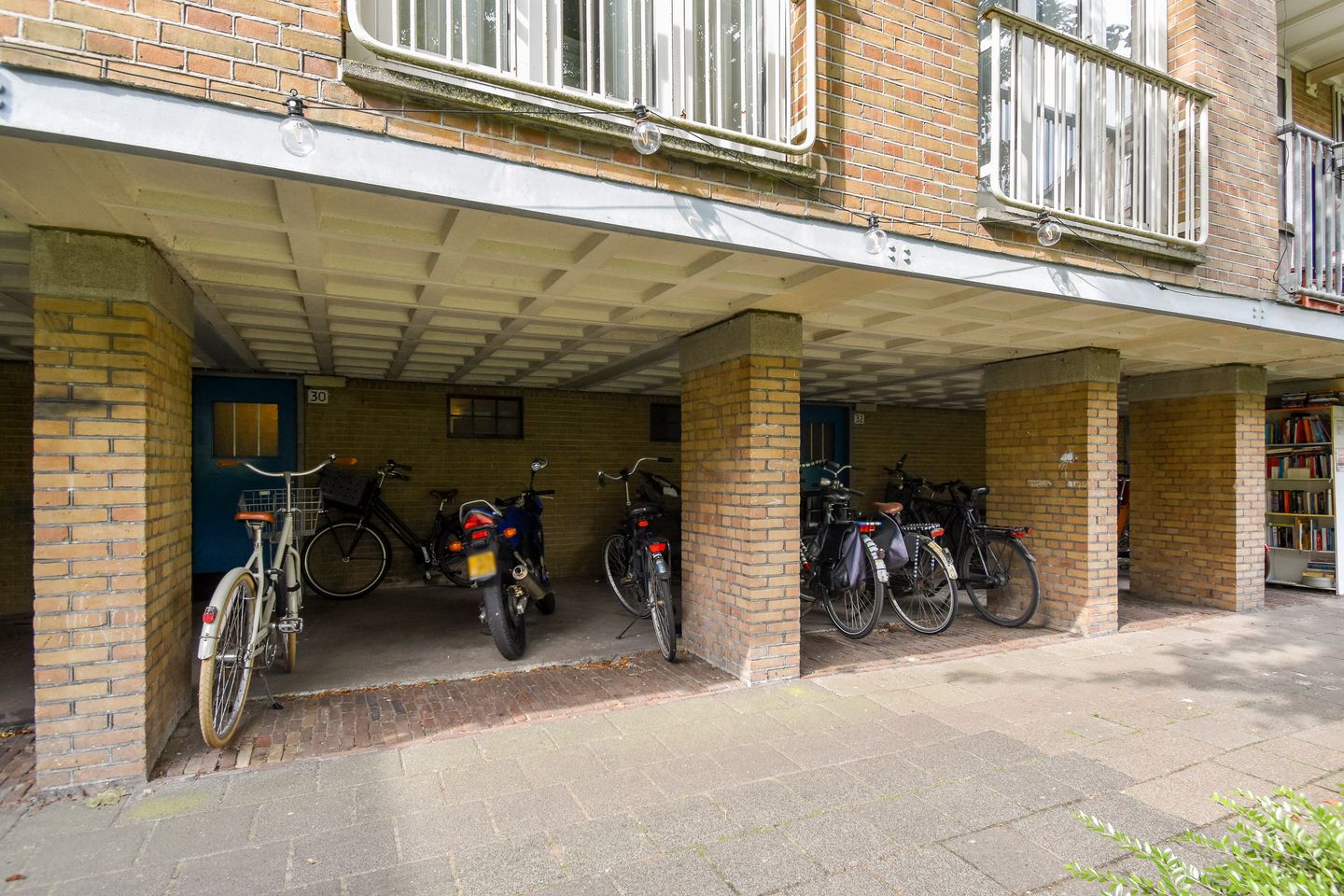 Photo 19 of Admiraal De Ruijterweg 28-H