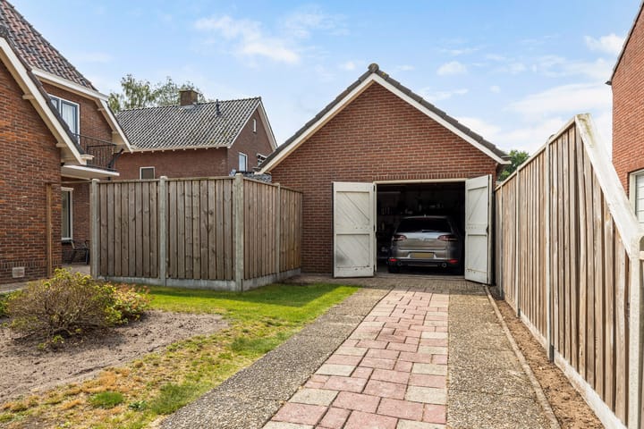 Foto 31 van Pastoor Eshuisstraat 1