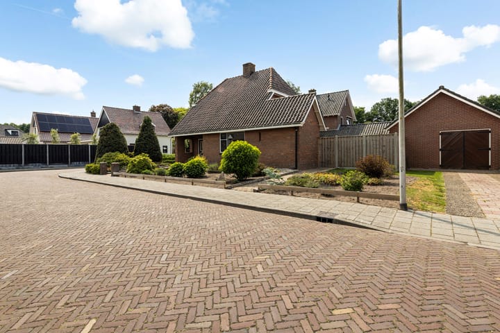 Foto 32 van Pastoor Eshuisstraat 1