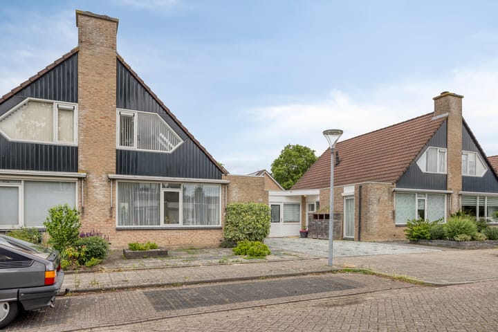 Foto 32 van Marinus Postlaan 95