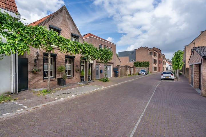 Foto 28 van Molenstraat 1