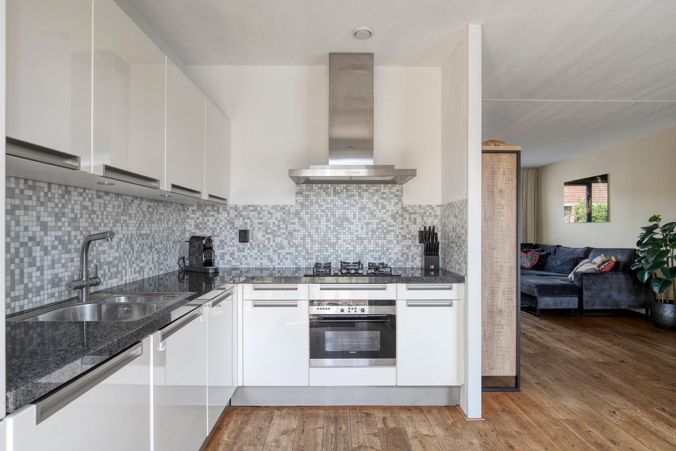 Foto 12 van Molstraat 10