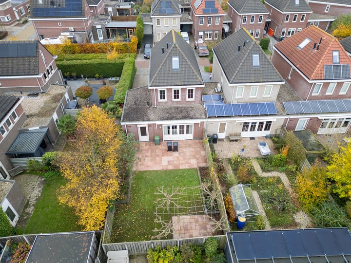 Foto 2 van Van Overveststraat 6