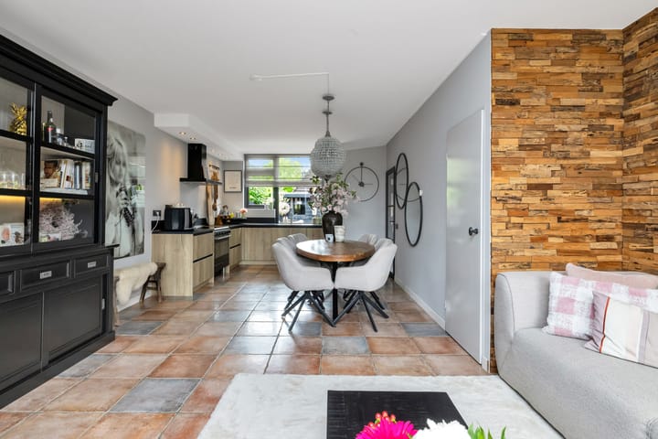 Foto 10 van Weegbree 130