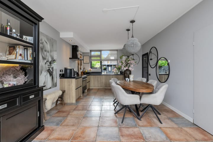 Foto 13 van Weegbree 130