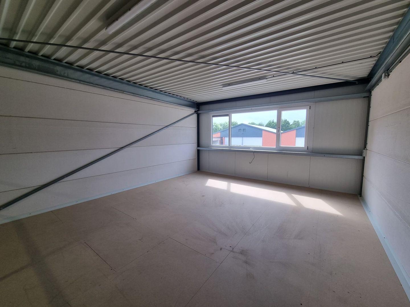 Bekijk foto 3 van Industrieweg 13-04