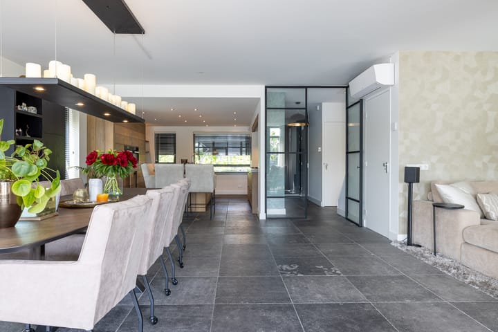 Photo 8 of Stuurboord 28