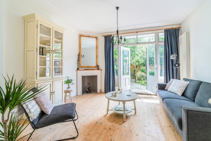 Photo 2 of Isaäk Hoornbeekstraat 11