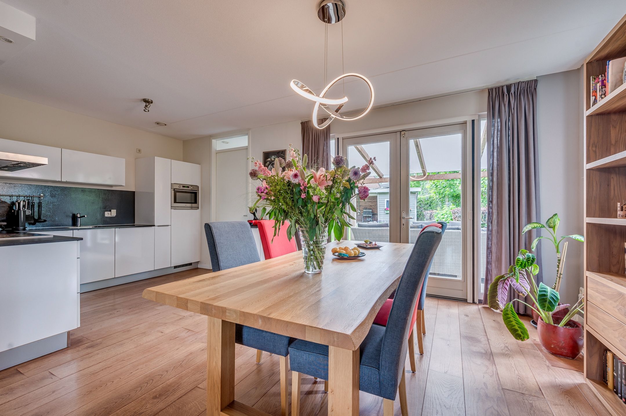 Photo 15 of Burgemeester Claessenstraat 12