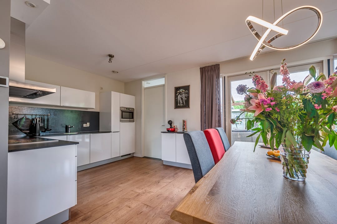 Photo 16 of Burgemeester Claessenstraat 12