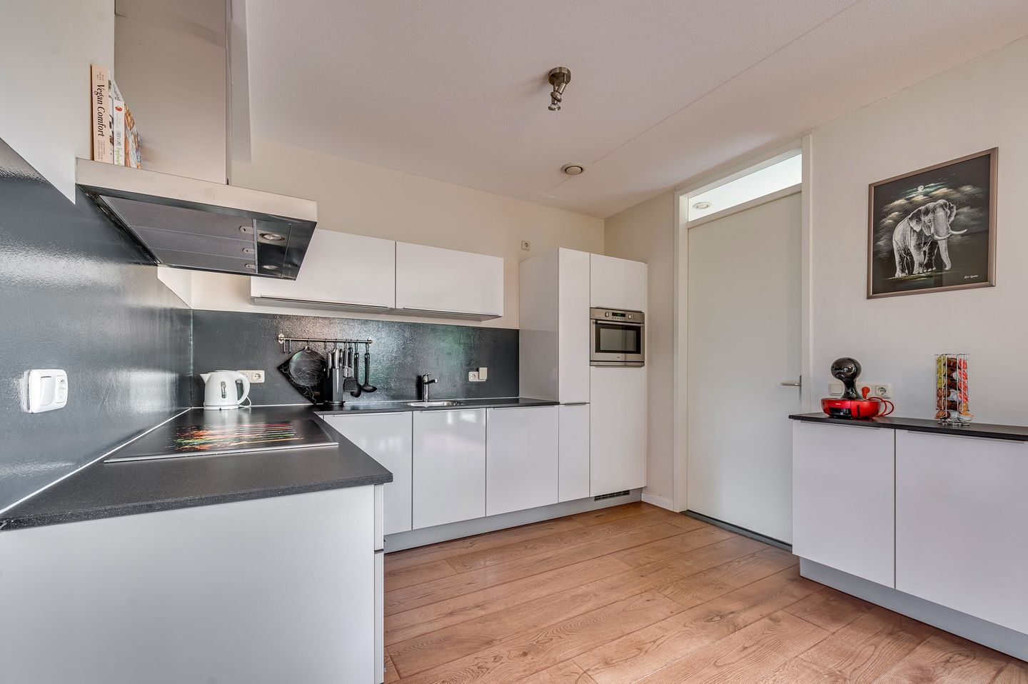 Photo 19 of Burgemeester Claessenstraat 12