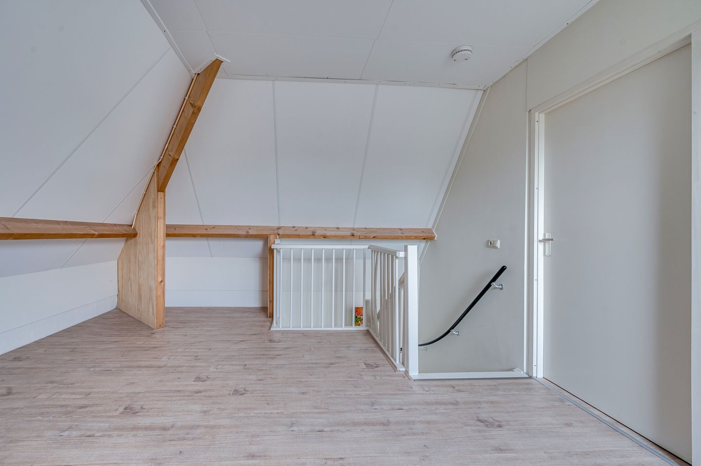 Photo 40 of Burgemeester Claessenstraat 12