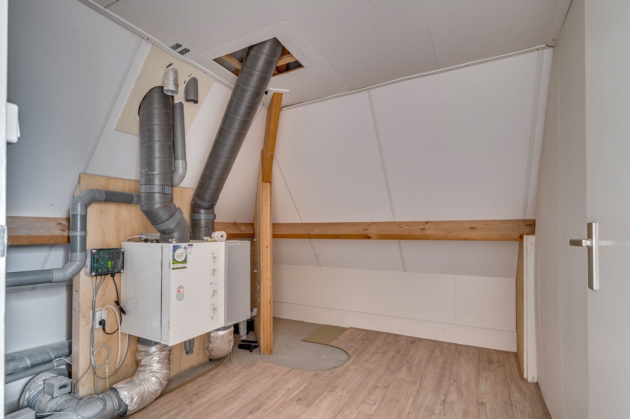 Photo 42 of Burgemeester Claessenstraat 12