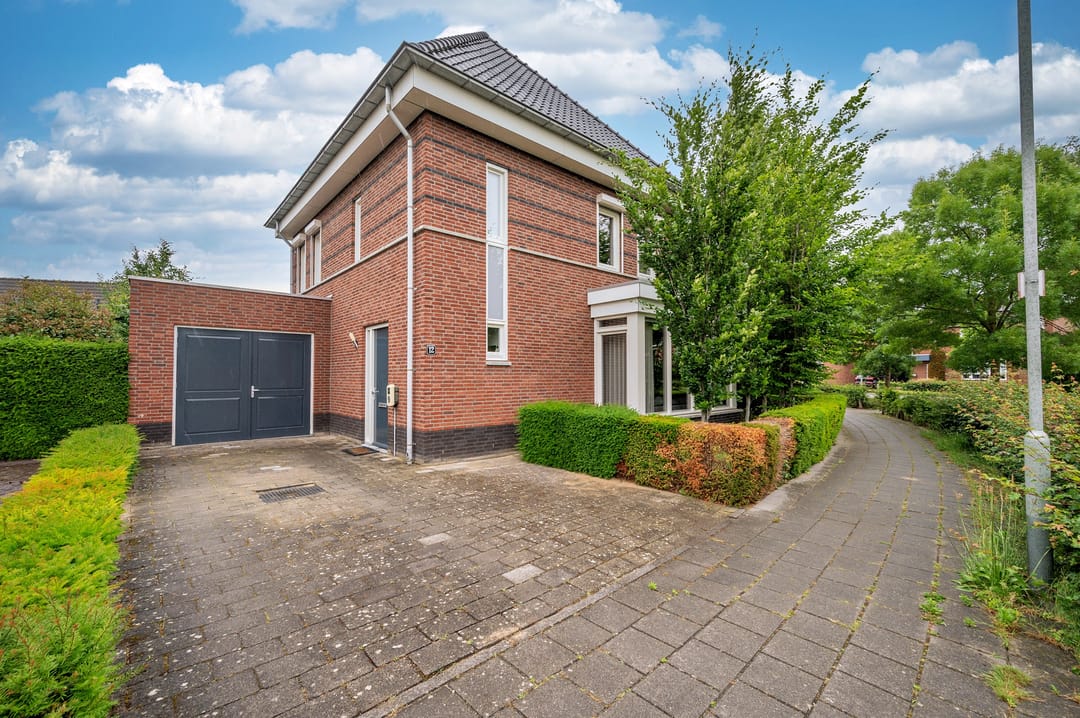 Photo 52 of Burgemeester Claessenstraat 12