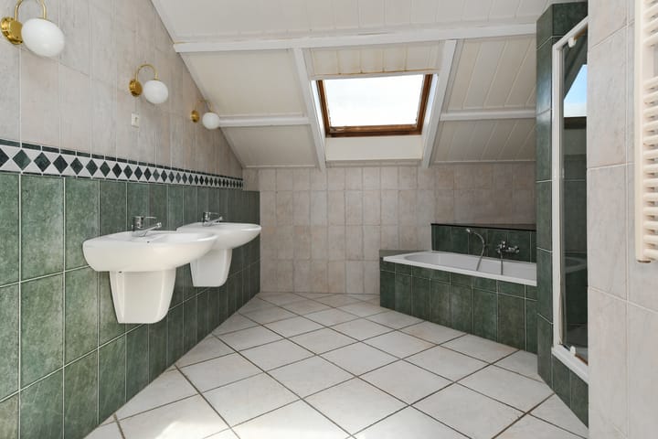 Photo 38 of Mortel 33