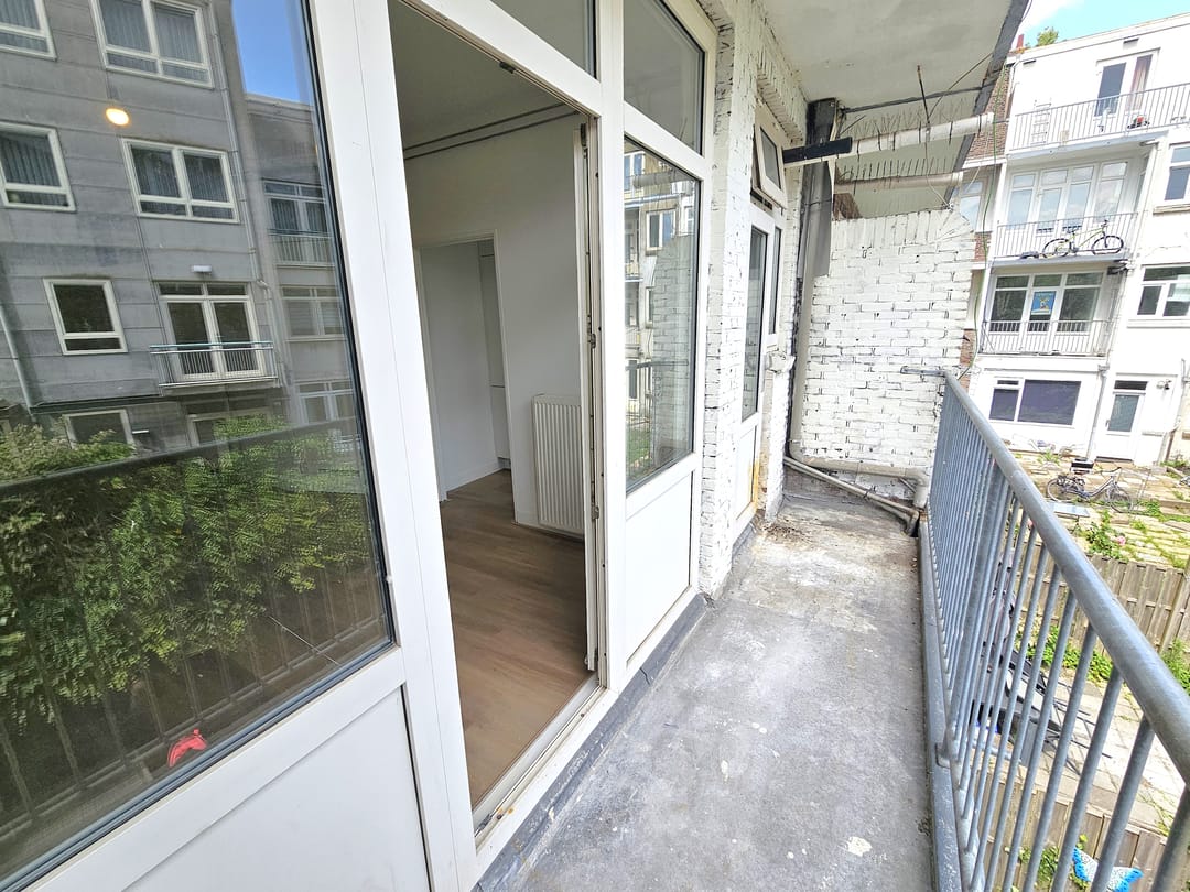 Photo 13 of Moerkerkestraat 84-A01