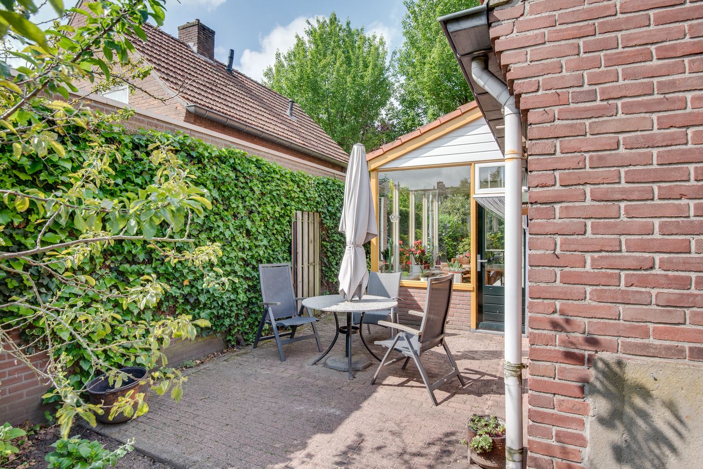 Foto 19 van van Meeuwenstraat 13