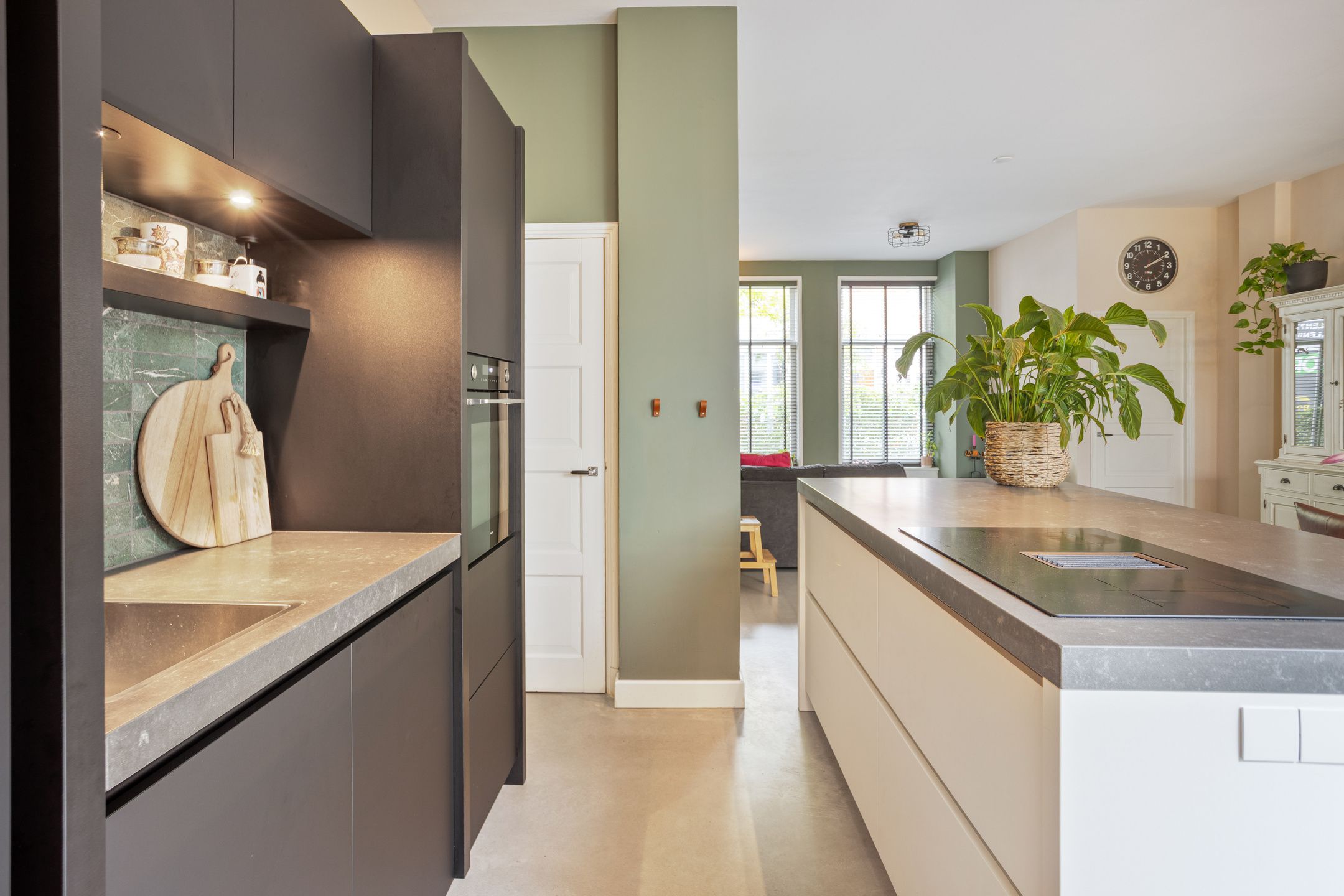 Photo 9 of Van Hasseltstraat 125